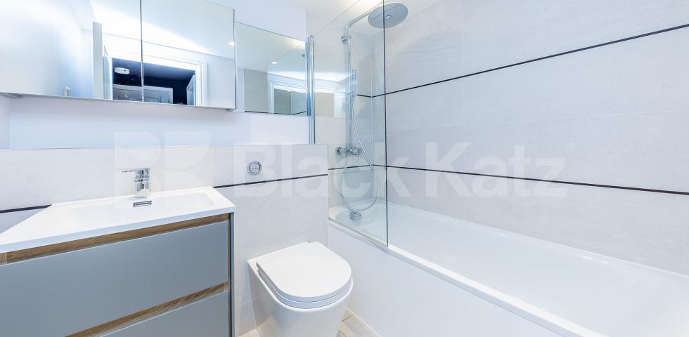 			STUNNING APARTMENT NEAR REGENTS PARK!, 1 Bedroom, 1 bath, 1 reception Flat			 Clarence Terrace, REGENTS PARK-MARYLEBONE